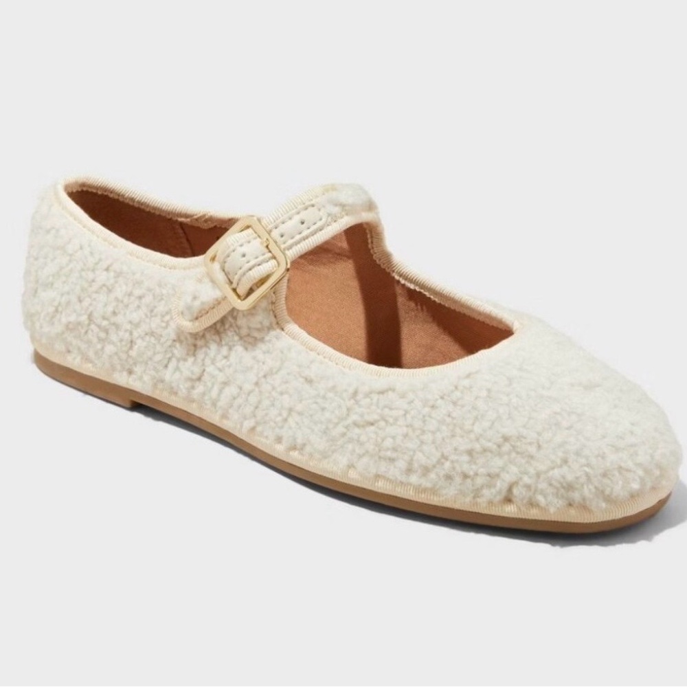 Universal Thread Halston Flats